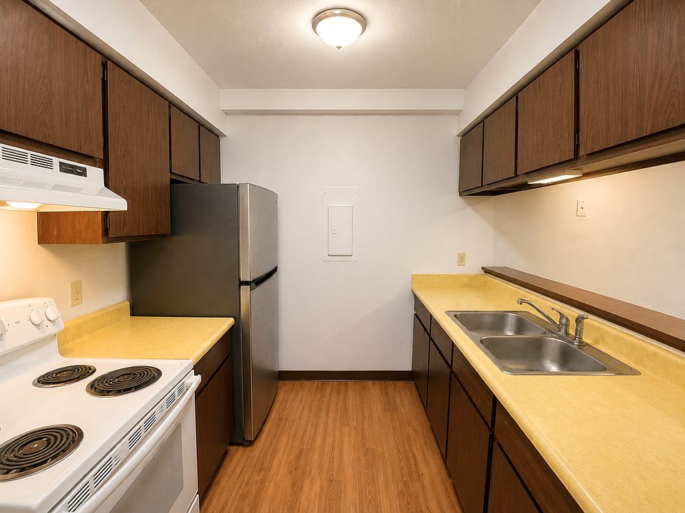 1st image of 938 Farnham St #3
