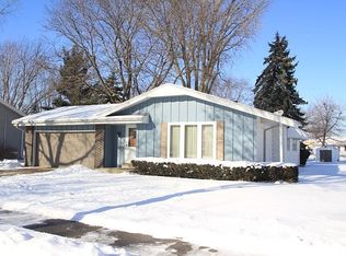 1016 Green Valley Dr, Waukesha, WI 53189