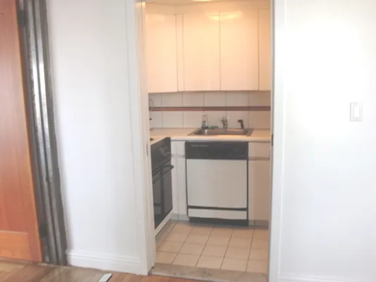 Rented by City Connections Realty | media 15