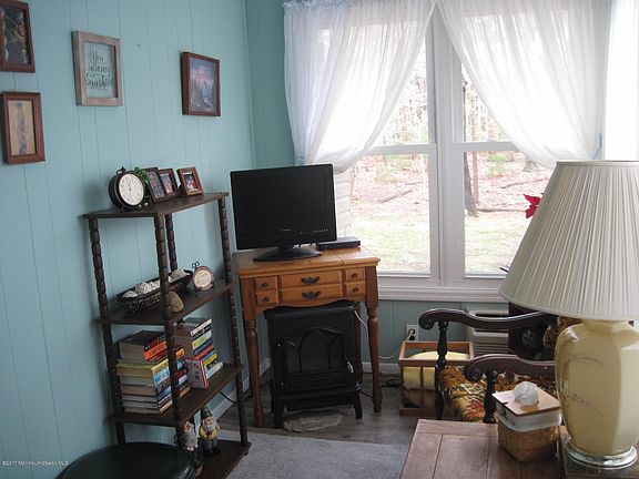 4th image of 207 Laurel Place #C
