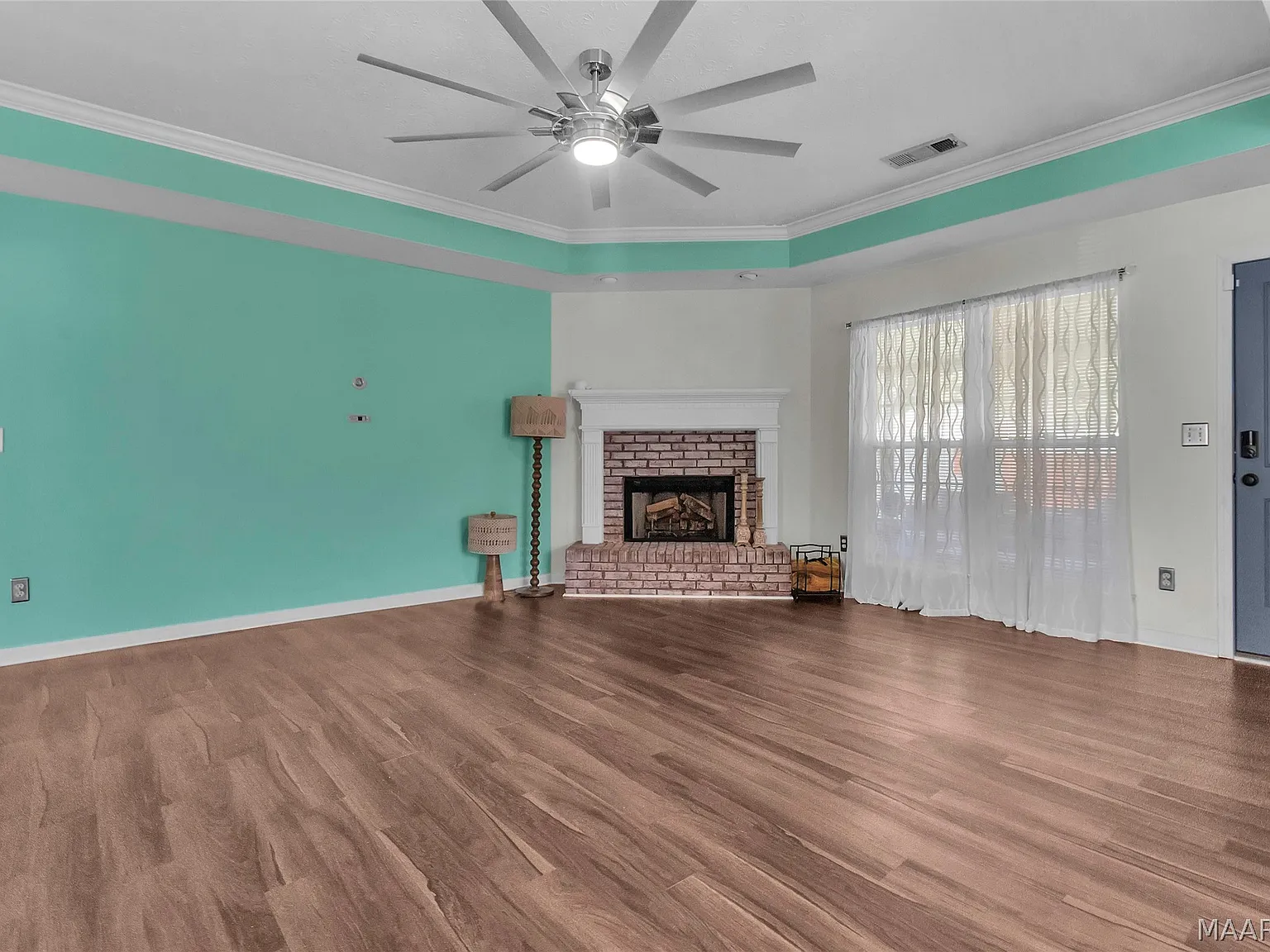 3 bed, 2.0 bath, 1390 sqft, $1,600 — Photo 4