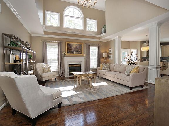 5th image of 1029 Westchester Way