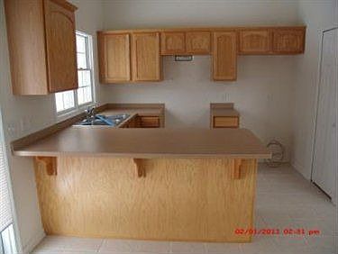 4th image of 566 Greenvale Dr #2