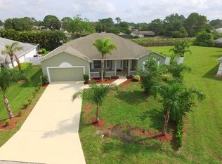 899 Lyons Cir NW, Palm Bay, FL 32907