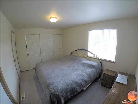4th image of 4327 149th St NE