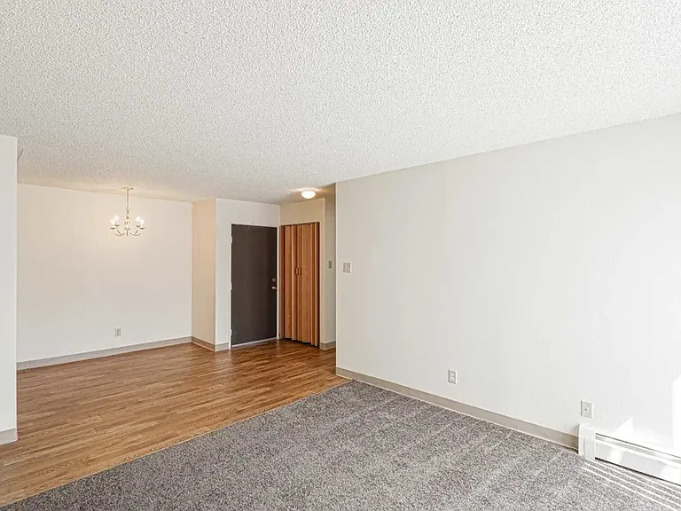 Pine Creek Apartments — Photo 9