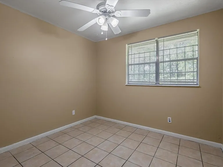 2352 Yorkshire Dr — Photo 28