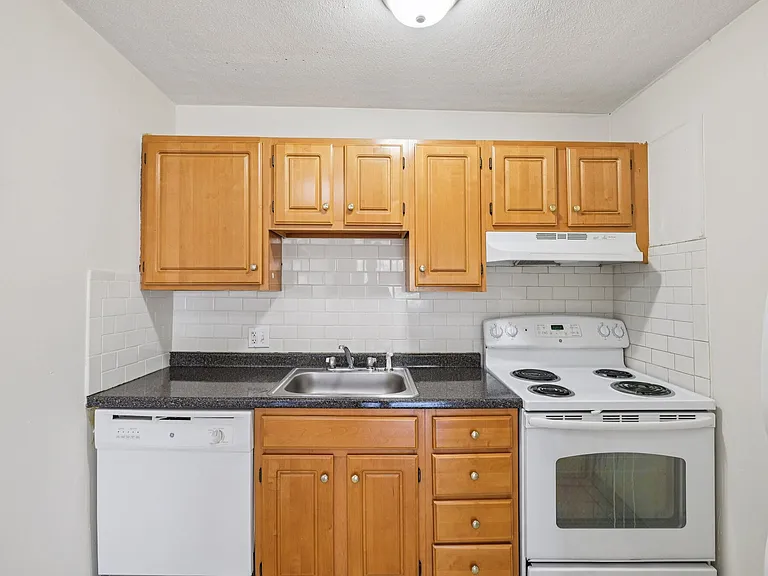 Gardner Street Apartments — Photo 19