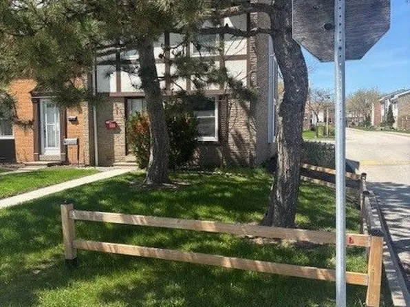 1020 Central Park Dr #1, Brampton, ON L6S 3J5