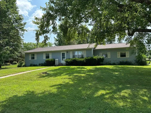 804 N Birch Dr, Lena, IL 61048