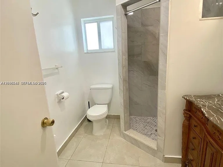 2345 Douglas St — Photo 29