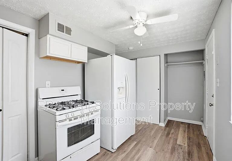 281 S Napoleon Ave #B — Photo 16