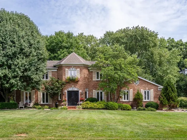 1526 Beech Grove Dr, Cincinnati, OH 45233