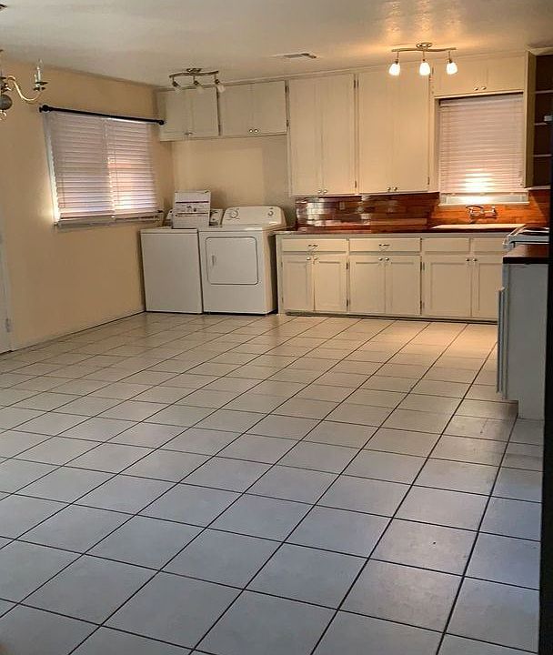 2nd image of 413 Mariposa St