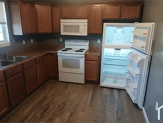 3 bed, 900 sqft, $1,200 — Photo 4