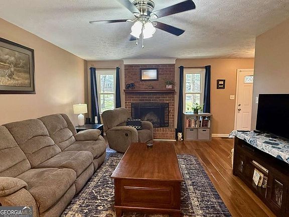 5th image of 219 Tall Tree Rd