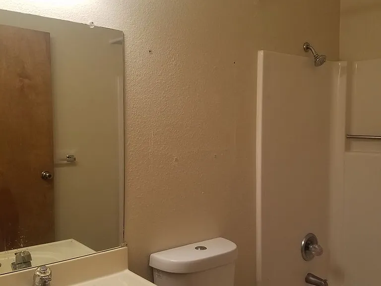 400 Laurel St — Photo 6