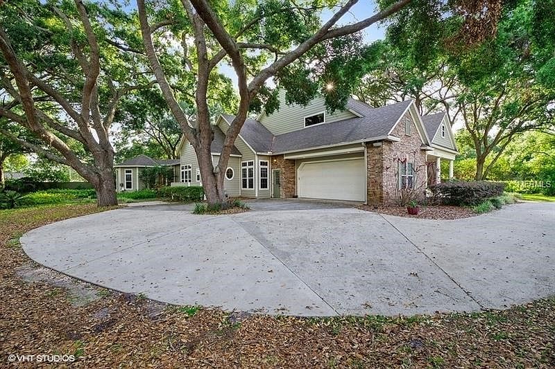 Circular drive to side entry garage