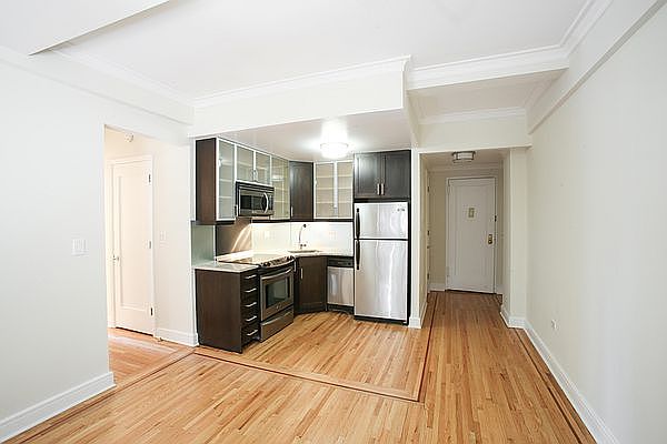 1st image of 210 W 70th St APT 211