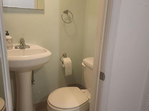 5th image of 2430 SW 82nd Ter