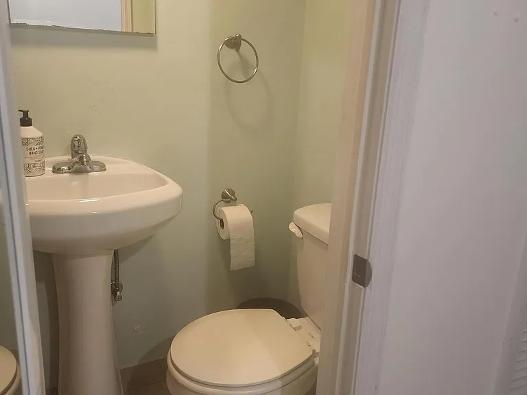 2430 SW 82nd Ter — Photo 5