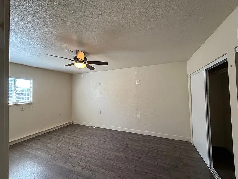 2054 Hyannis Cir — Photo 23