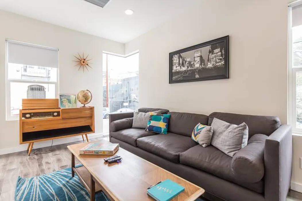 2 bed, 564 sqft, $3,500 — Photo 1