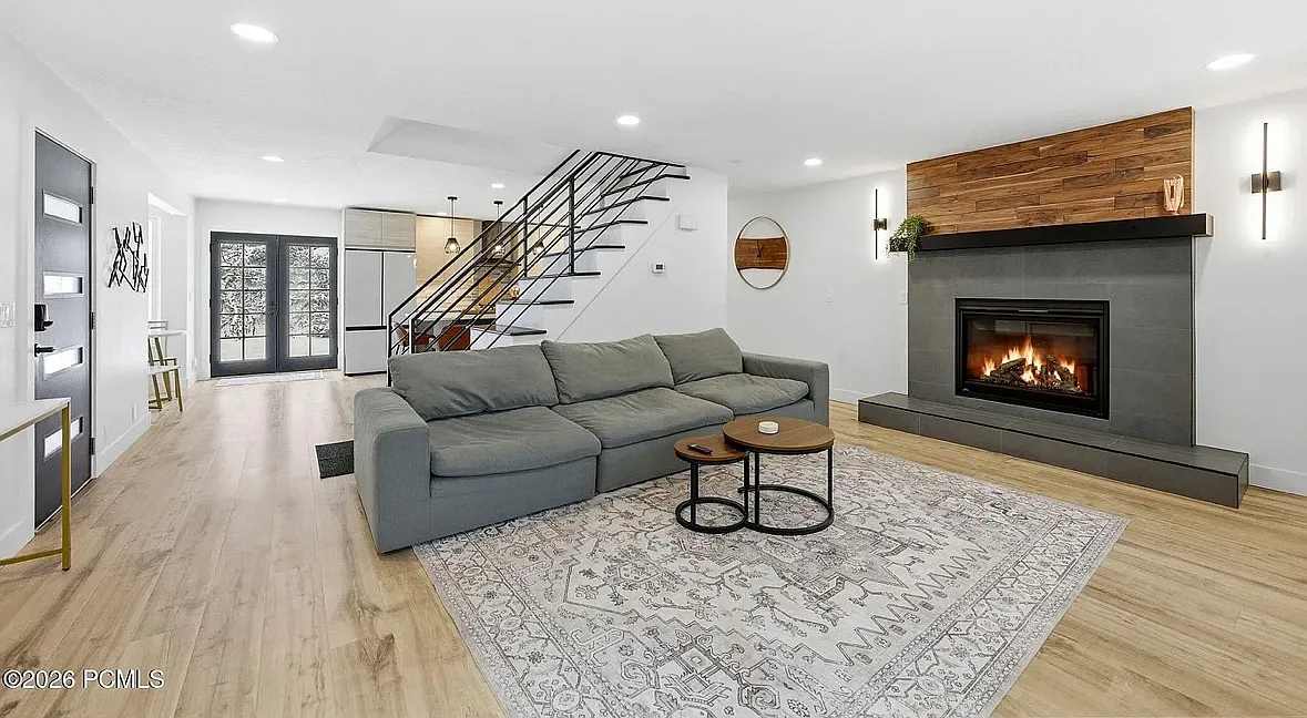 3 bed, 1874 sqft, $3,950 — Photo 1
