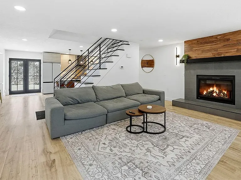 200 Aspen Dr — Photo 1