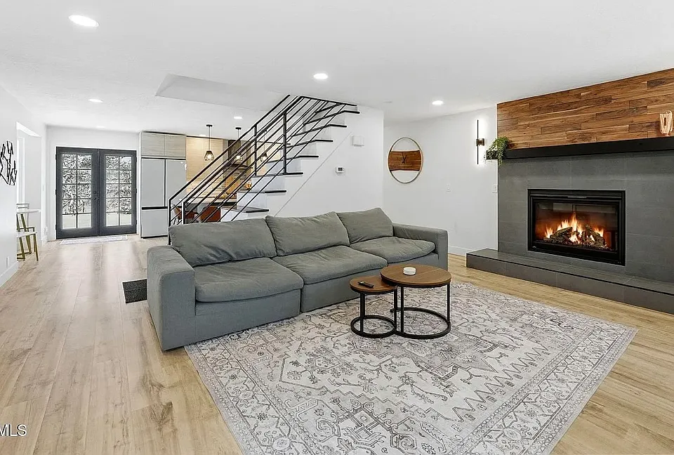 200 Aspen Dr
