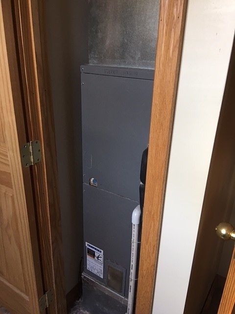 1st image of 936 E 5th St