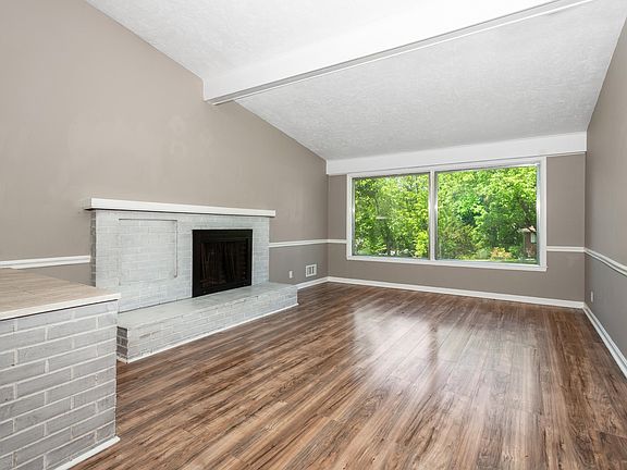2nd image of 800 Woodlock Ln