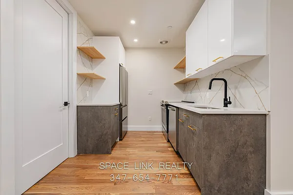 Rented by Space Link Realty | media 8