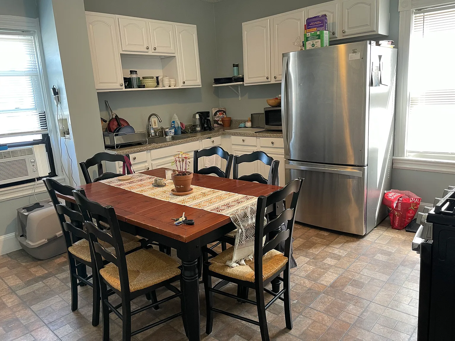 3 bed, 1200 sqft, $2,000 — Photo 2
