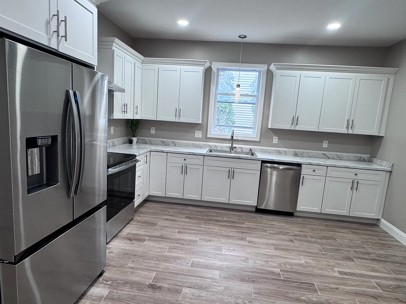 4 bed, 1279 sqft, $2,900 — Photo 3