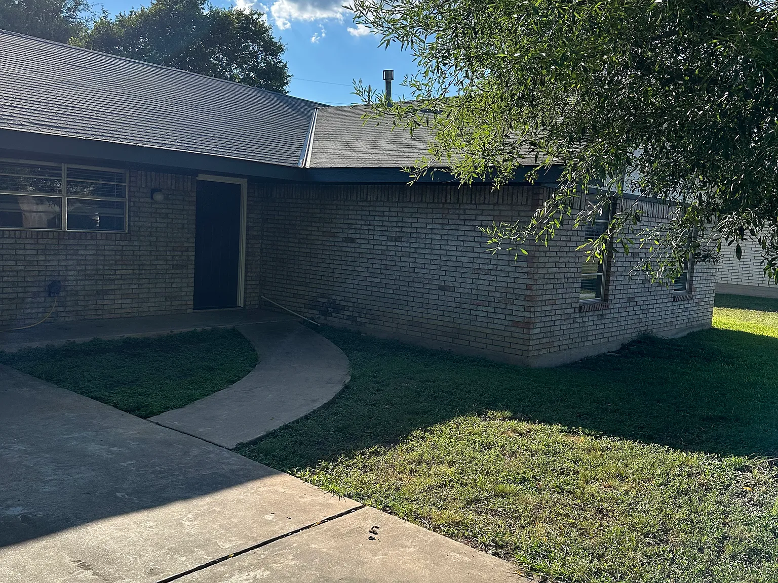 2307 Trails End — Photo 2