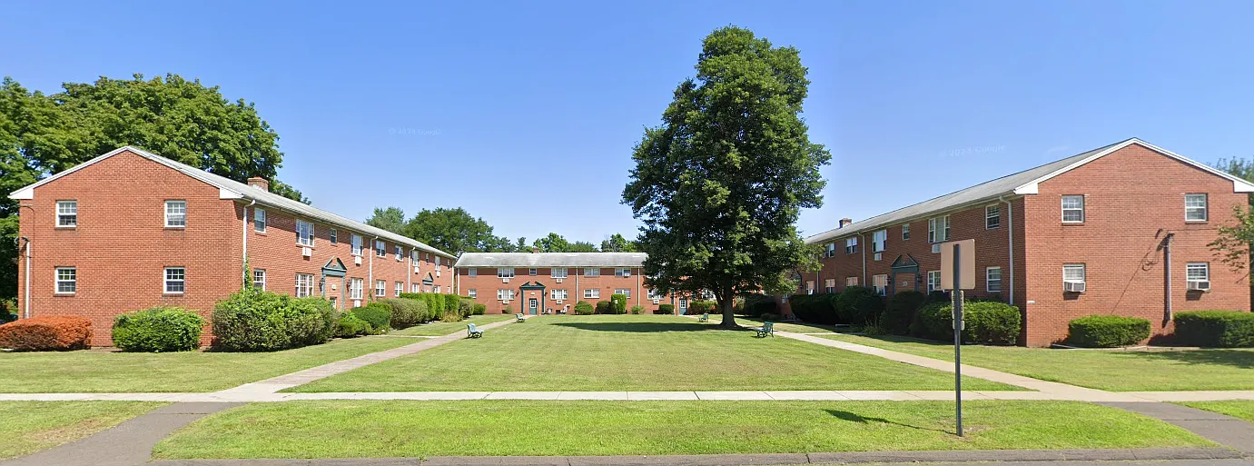 Bradford Commons Apartments — Photo 1