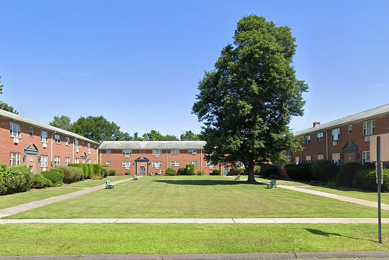 Bradford Commons Apartments — Photo 1