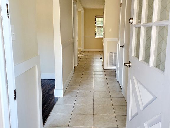 4th image of 1120 Coral Dr