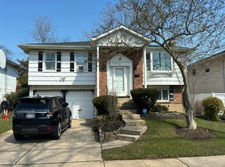 795 Imperial Dr, Baldwin, NY