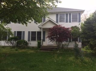 8 Gregory Ct, Edison, NJ 08820