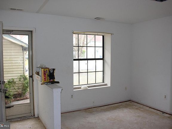 3rd image of 1030 Baywood Dr