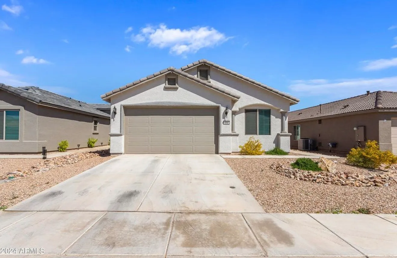 3 bed, 2022 sqft, $2,300 — Photo 1
