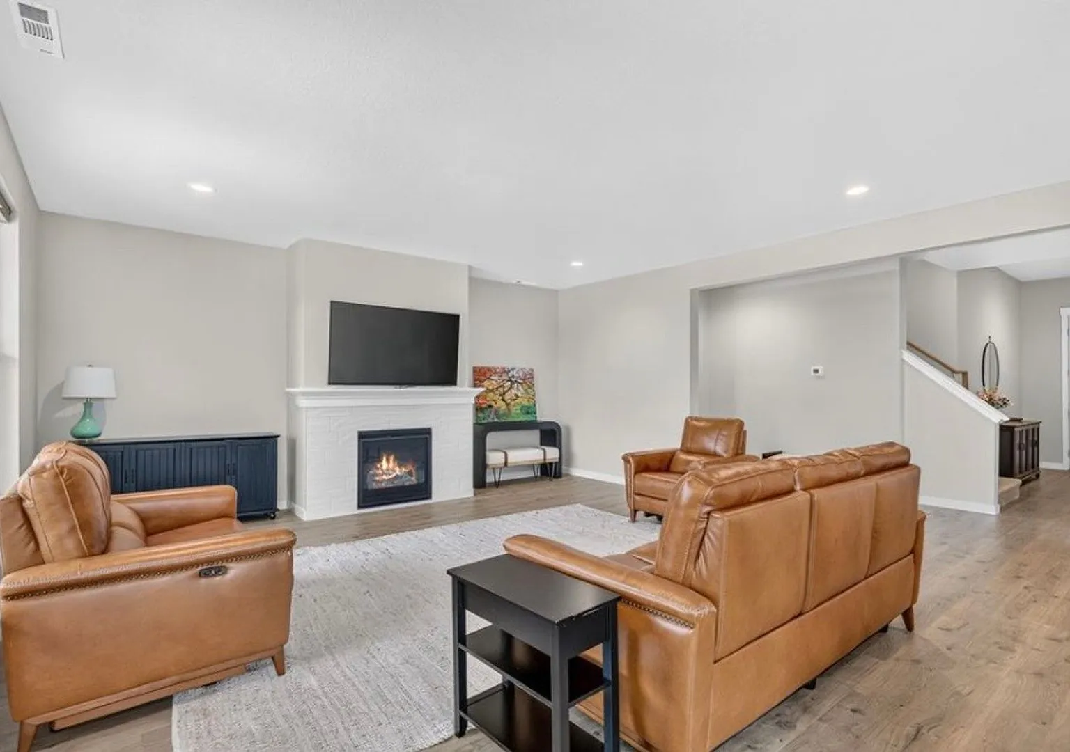 Executive Custom Home for Rent in Eagle Point Golf Course Community, 4 Bed, 3 Bath — Photo 2