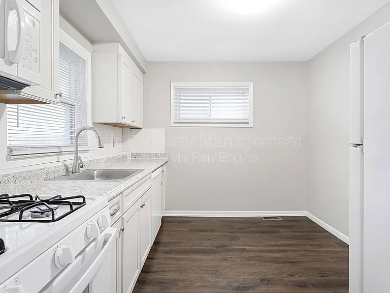 14069 Helen St — Photo 2