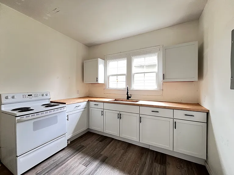 226 N Belleview Pl #C — Photo 2