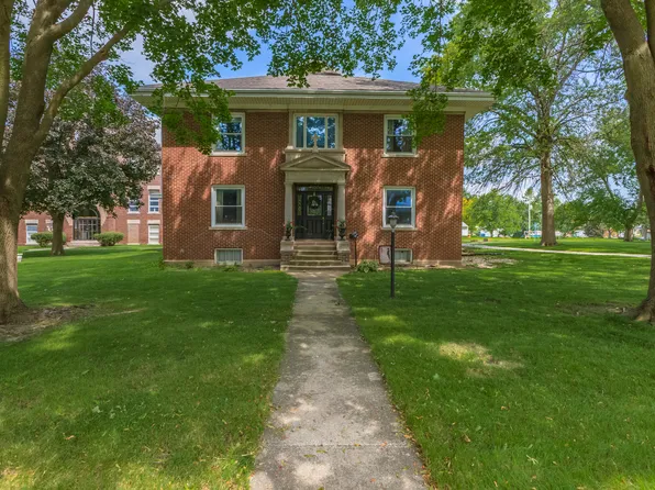 420 E 6th St, Minonk, IL 61760