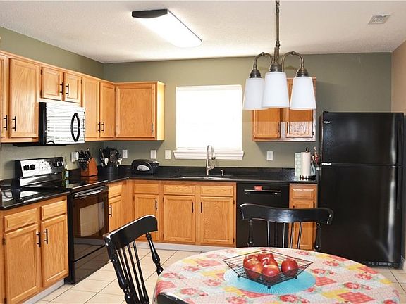 4th image of 1404 Lindsey Ln