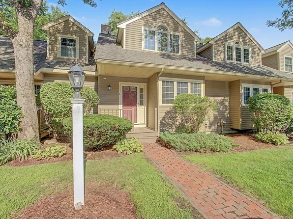 6 Lilac Ct Unit 6, Hopkinton, MA 01748