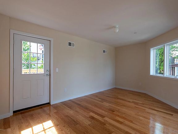 4th image of 730 Bay St #1